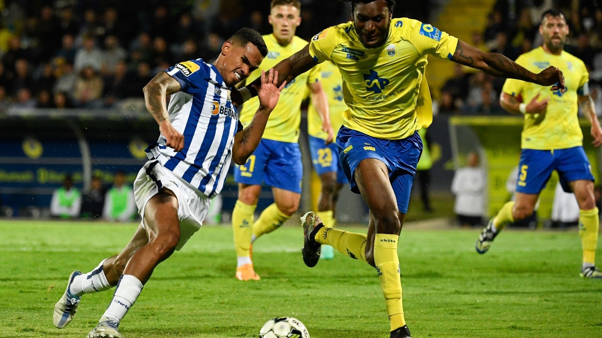 Nhận định soi kèo Estrela vs Arouca lúc 03h15 ngày 10/12/2024 nhan-dinh-soi-keo-estrela-vs-arouca-luc-03h15-ngay-10-12-2024-1
