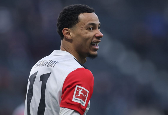 Frankfurt làm giá, Chelsea do dự, MU vào cuộc vì Hugo Ekitike